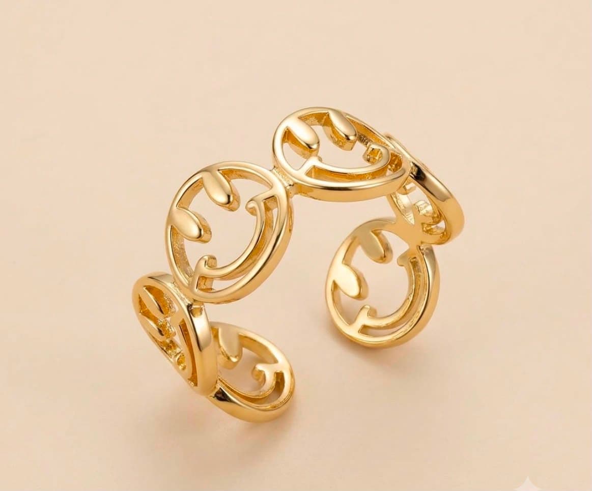 Happy face adjustable ring