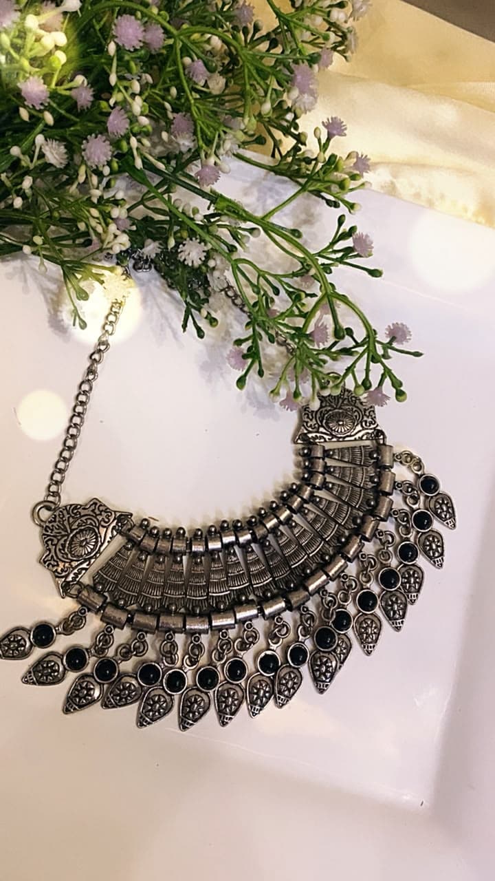 Black stone oxidised neckpiece