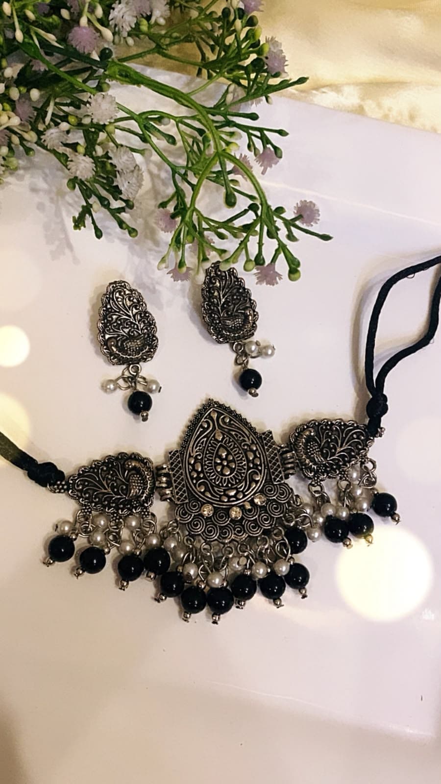Black stone choker neckpiece
