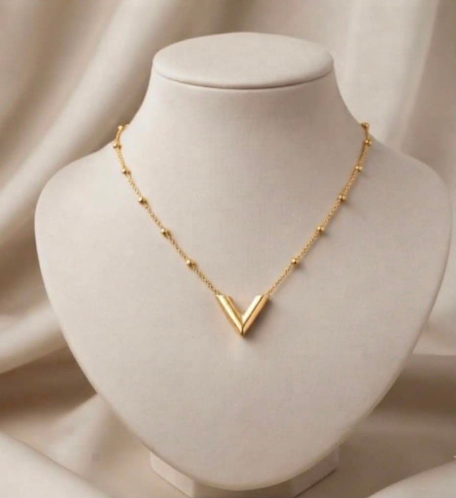 Anti tarnish gold pendant