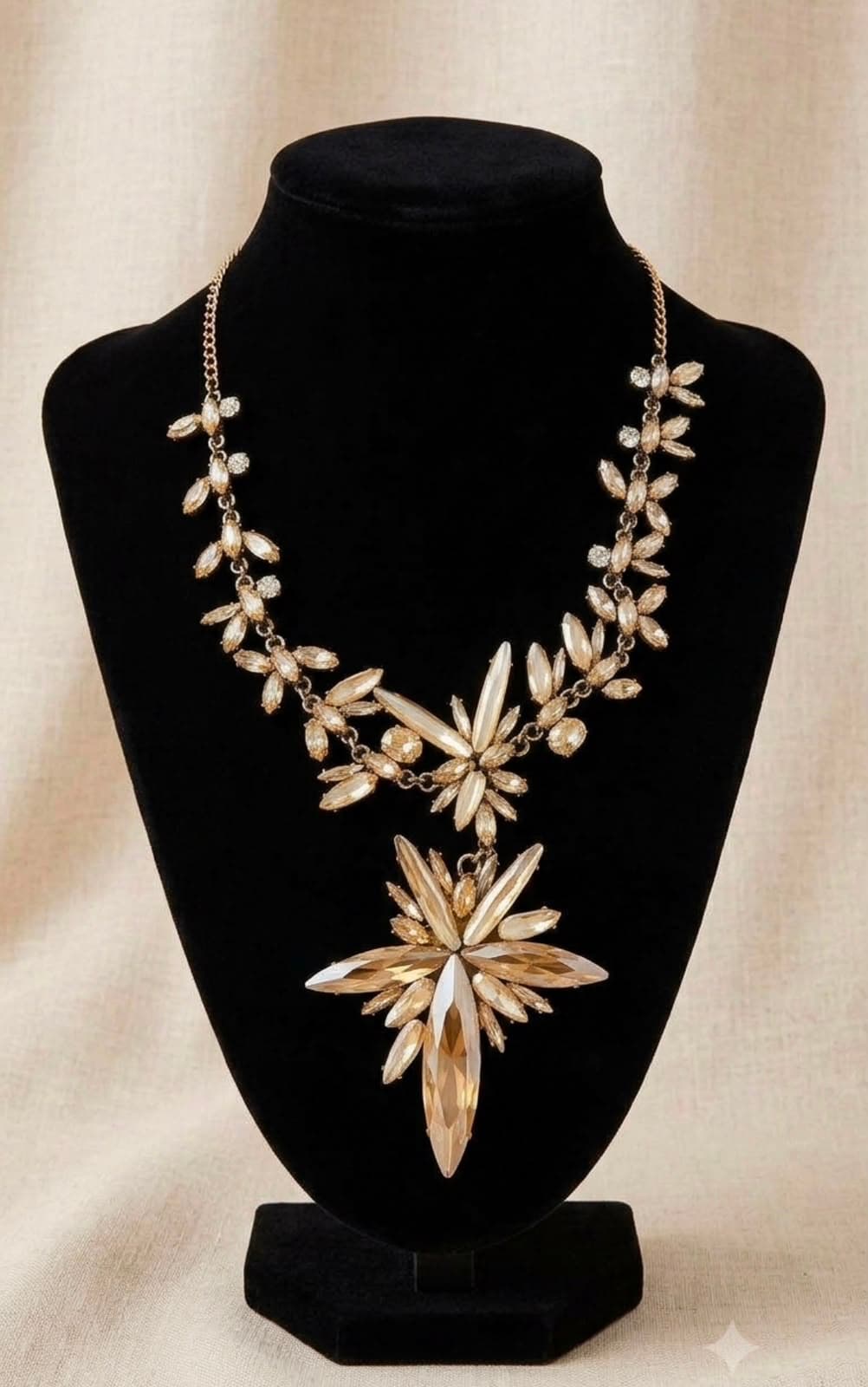Crystal vintage neck piece